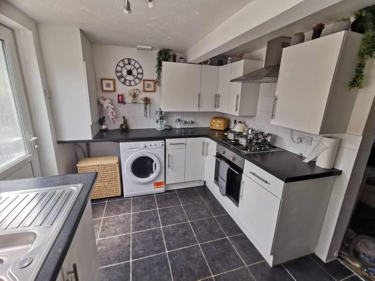 Villa Stunning 2-Bed House In Macclesfield Cheshire Exterior foto
